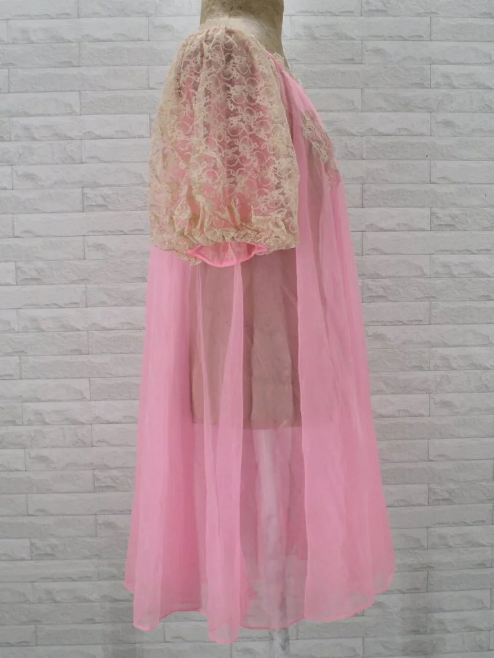VINTAGE MOVIE STAR Peignoir Sheer Chiffon Puff Sleeves Lace Appliques Pink L
